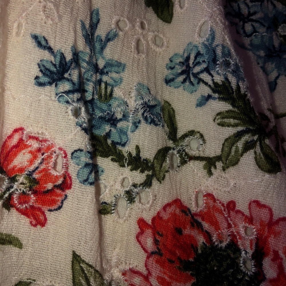 AMERICAN EAGLE EYELET FLORAL TANK TOP - Picture 9 of 10